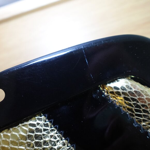 Vintage Marciano patent finish kiss lock clutch - Picture 7 of 14